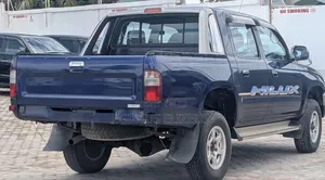 Toyota Hilux 2001 Blue