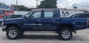Toyota Hilux 2001 Blue
