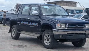 Toyota Hilux 2001 Blue