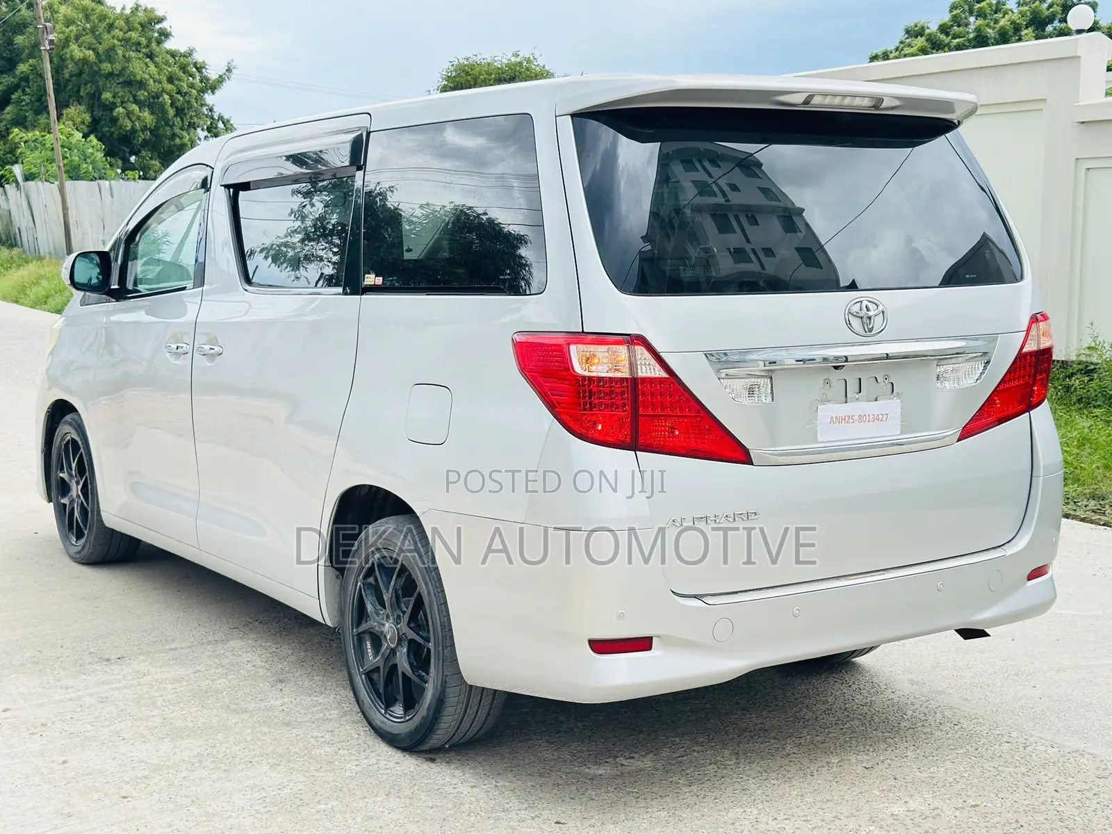 Toyota Alphard 2.4 Petrol FWD 2010 Silver
