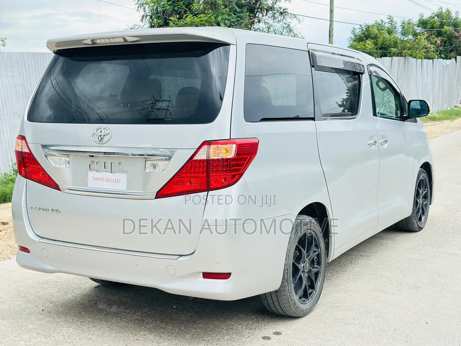 Toyota Alphard 2.4 Petrol FWD 2010 Silver