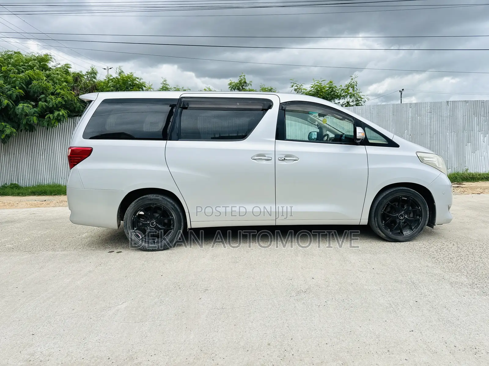 Toyota Alphard 2.4 Petrol FWD 2010 Silver