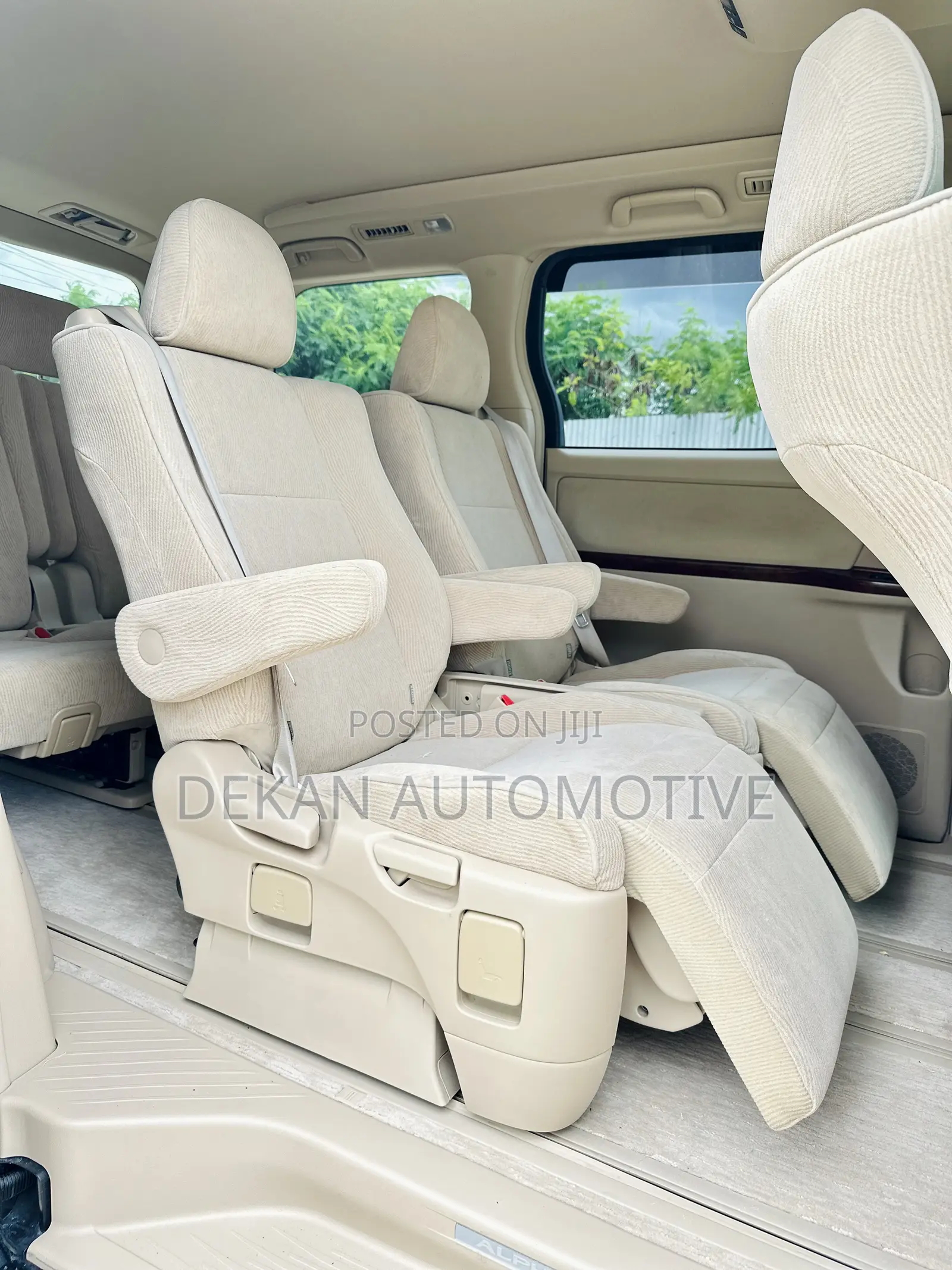 Toyota Alphard 2.4 Petrol FWD 2010 Silver