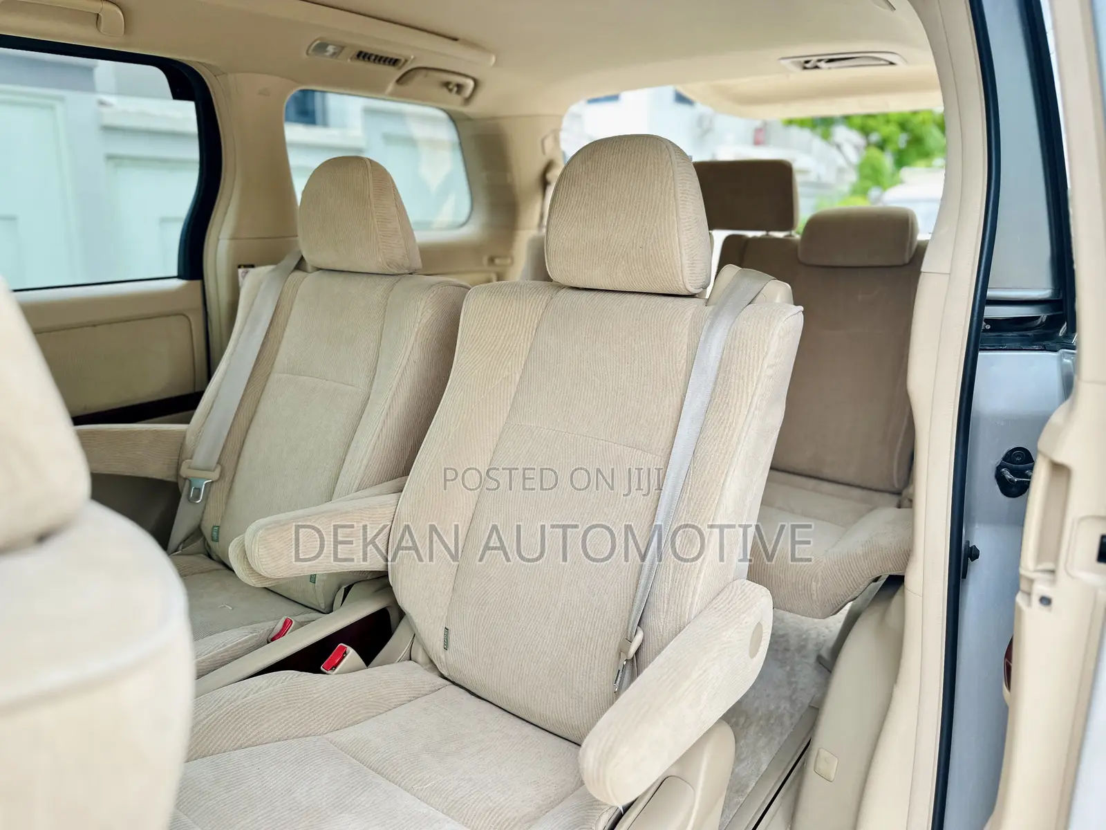 Toyota Alphard 2.4 Petrol FWD 2010 Silver
