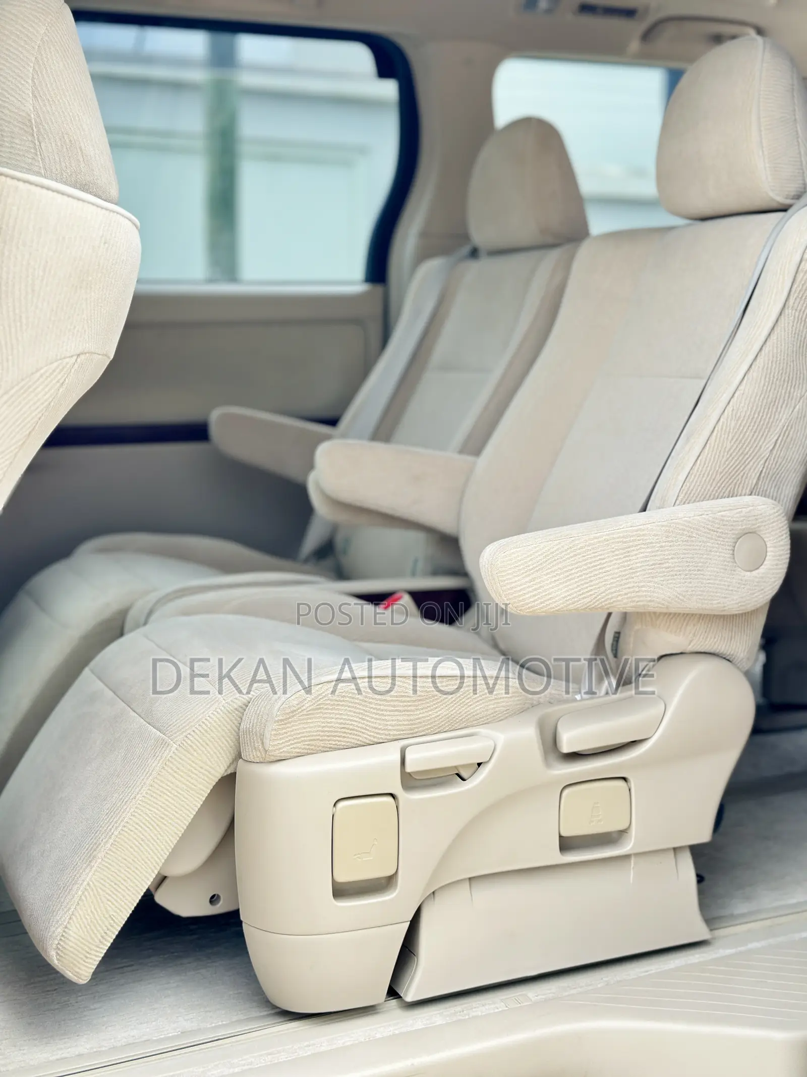 Toyota Alphard 2.4 Petrol FWD 2010 Silver