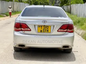 Toyota Crown 2010 Silver