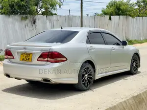 Toyota Crown 2010 Silver