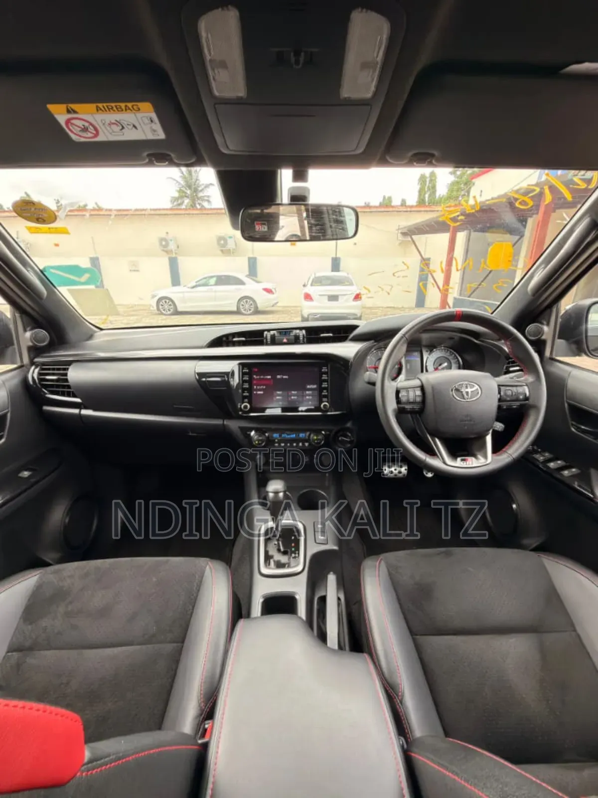 Toyota Hilux 2022 Black