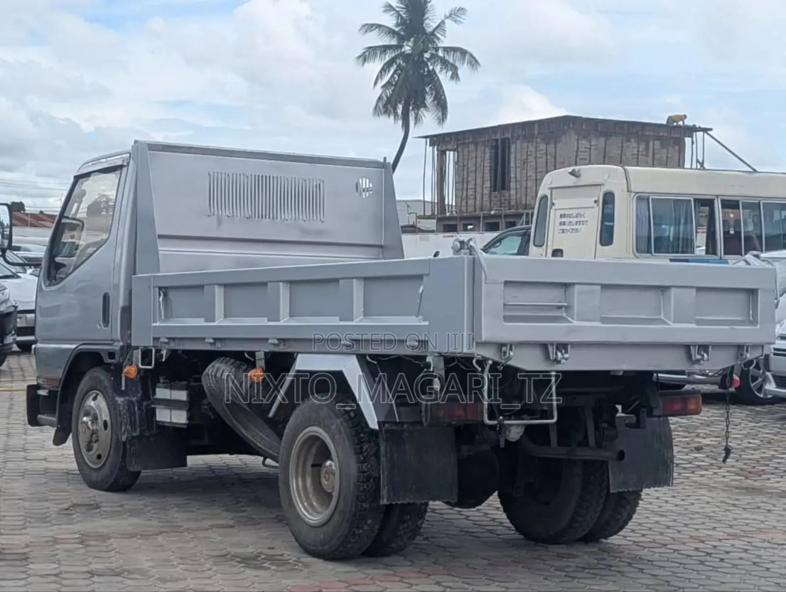 *Mitsubishi Canter Truck* *Category:Dump Truck*