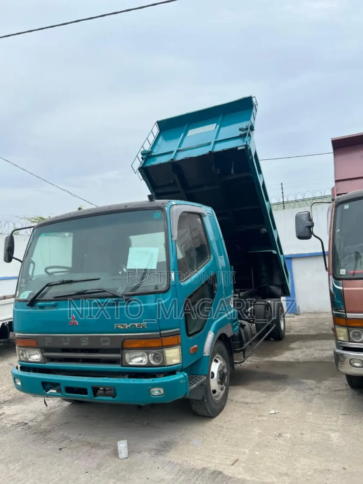 Fuso Tiper Engine 6d17 Color Blue Long Tray Address