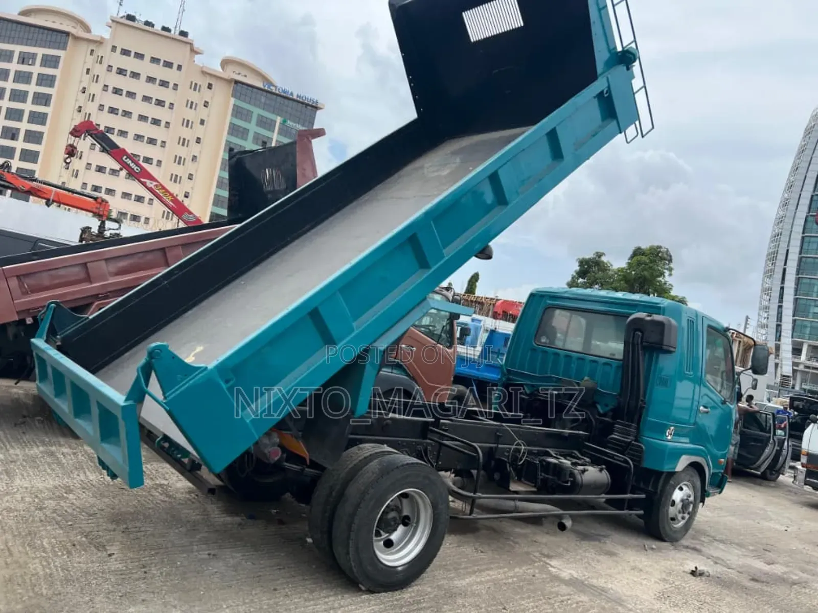 Fuso Tiper Engine 6d17 Color Blue Long Tray Address