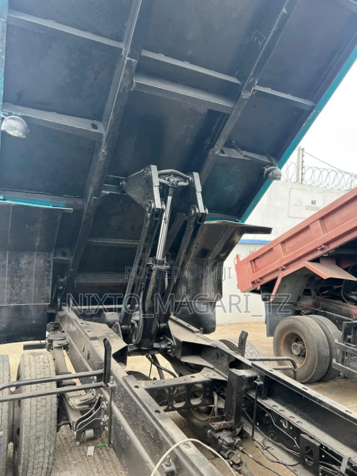 Fuso Tiper Engine 6d17 Color Blue Long Tray Address