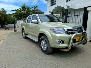 Toyota Hilux 2016 Gold