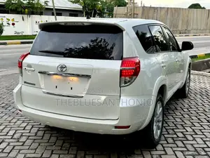 Toyota Vanguard 2012 White