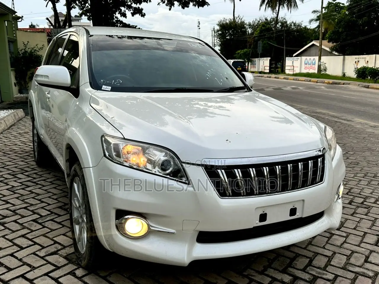 Toyota Vanguard 2012 White