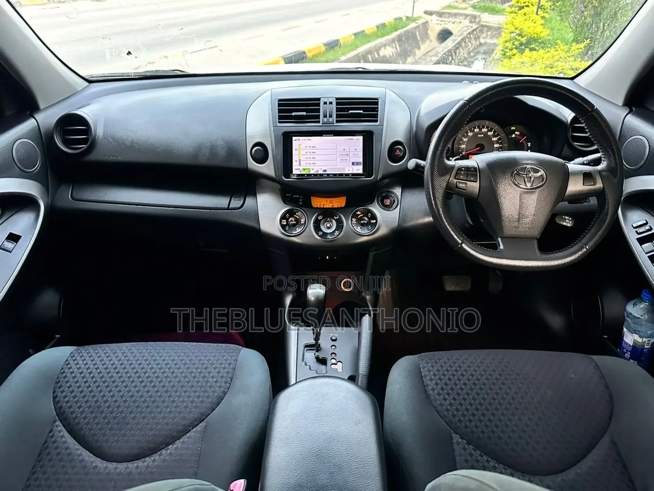 Toyota Vanguard 2012 White