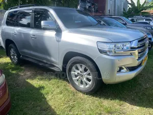 Toyota Land Cruiser 2017 Silver