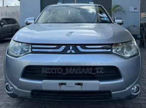 Mitsubishi Outlander 2013 Silver