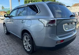 Mitsubishi Outlander 2013 Silver