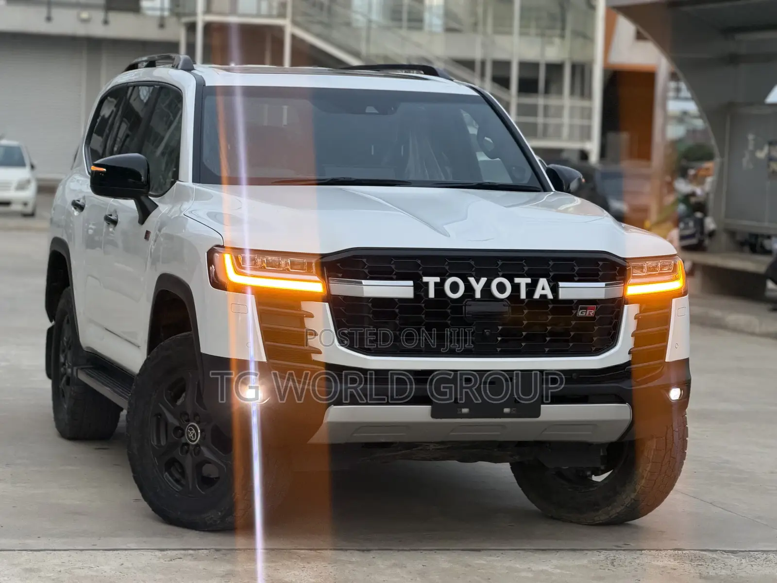 Toyota Land Cruiser LC300 2024 White