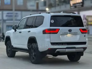 Toyota Land Cruiser LC300 2024 White