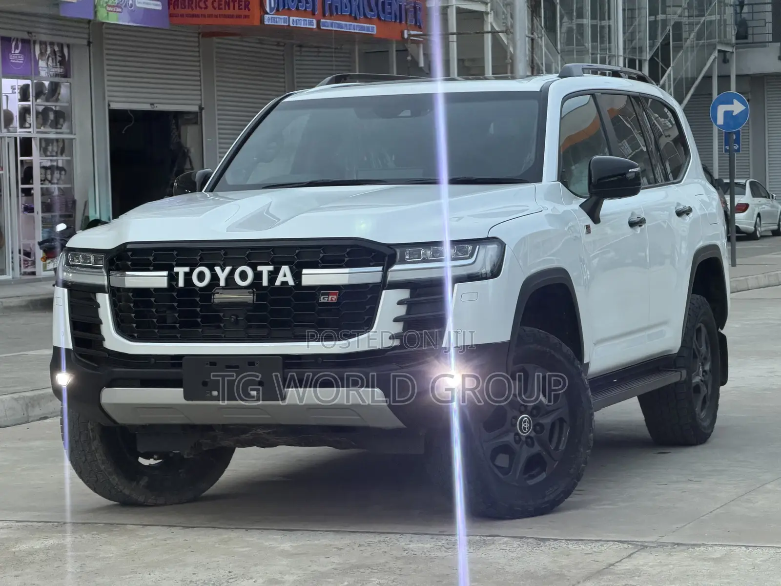 Toyota Land Cruiser LC300 2024 White