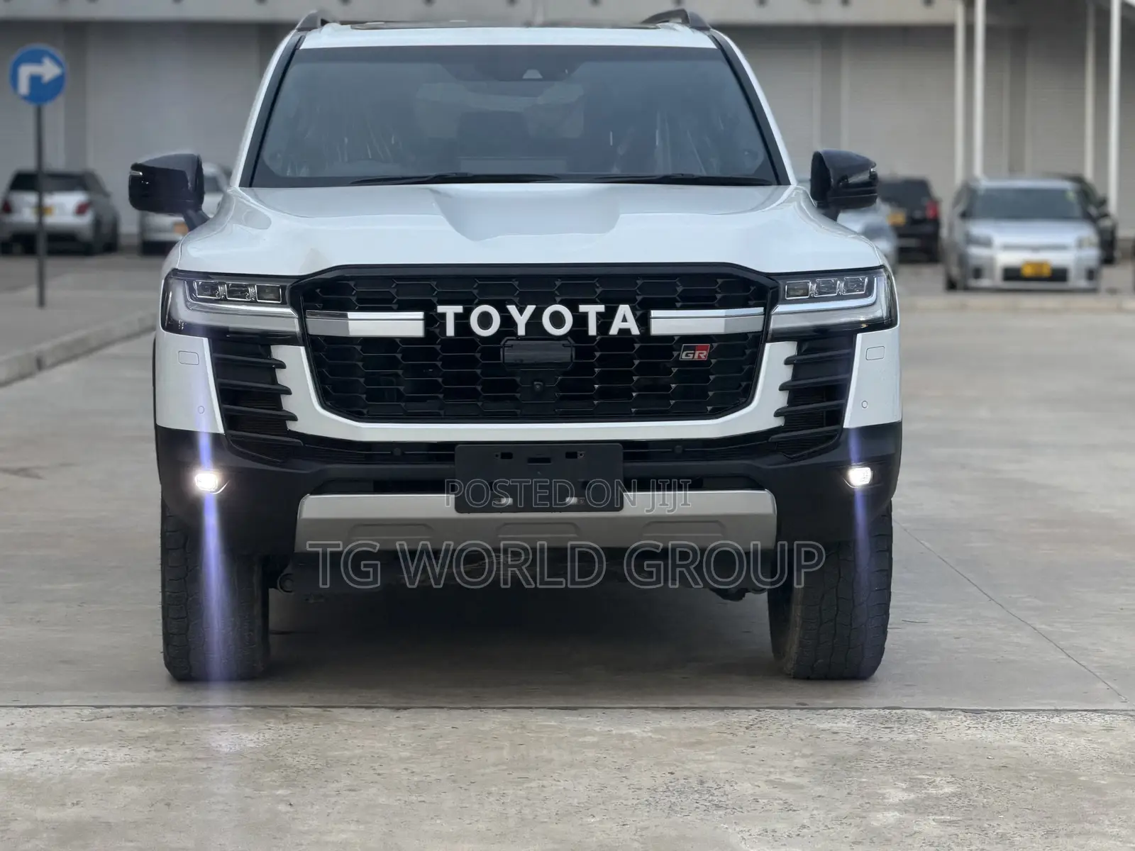 Toyota Land Cruiser LC300 2024 White