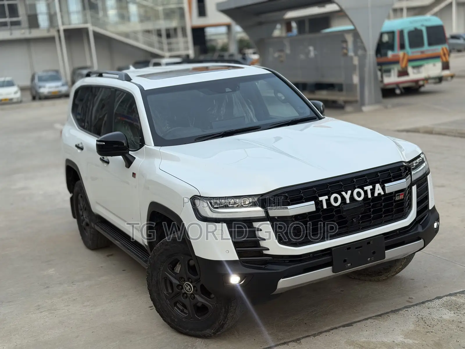 Toyota Land Cruiser LC300 2024 White