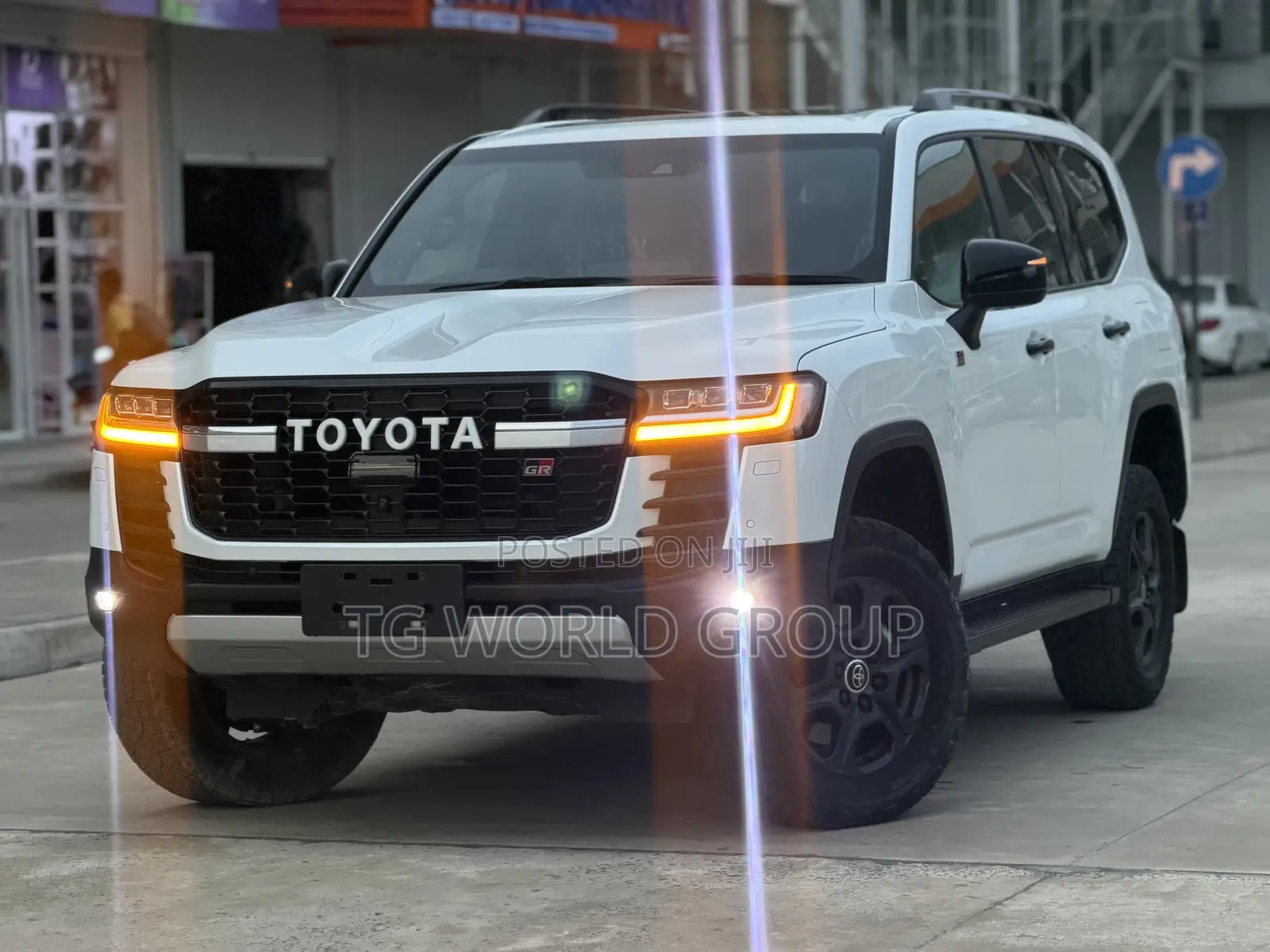 Toyota Land Cruiser LC300 2024 White