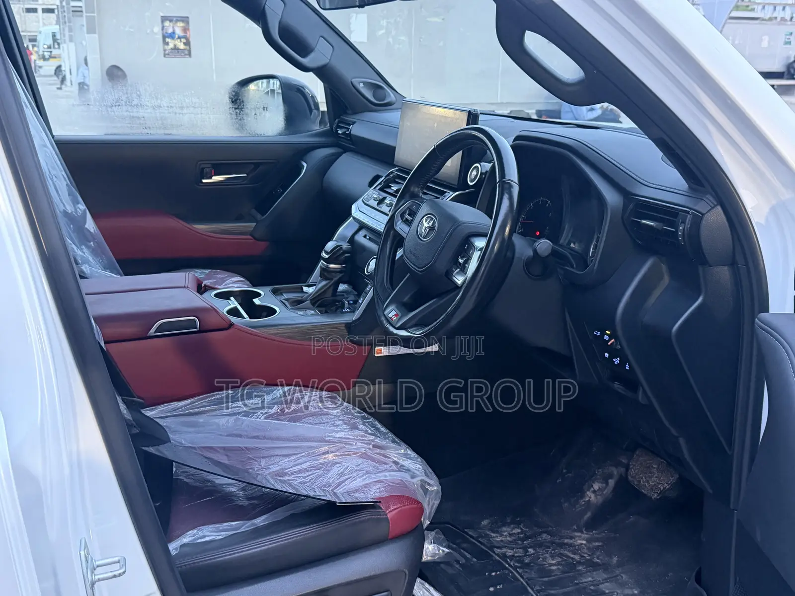 Toyota Land Cruiser LC300 2024 White
