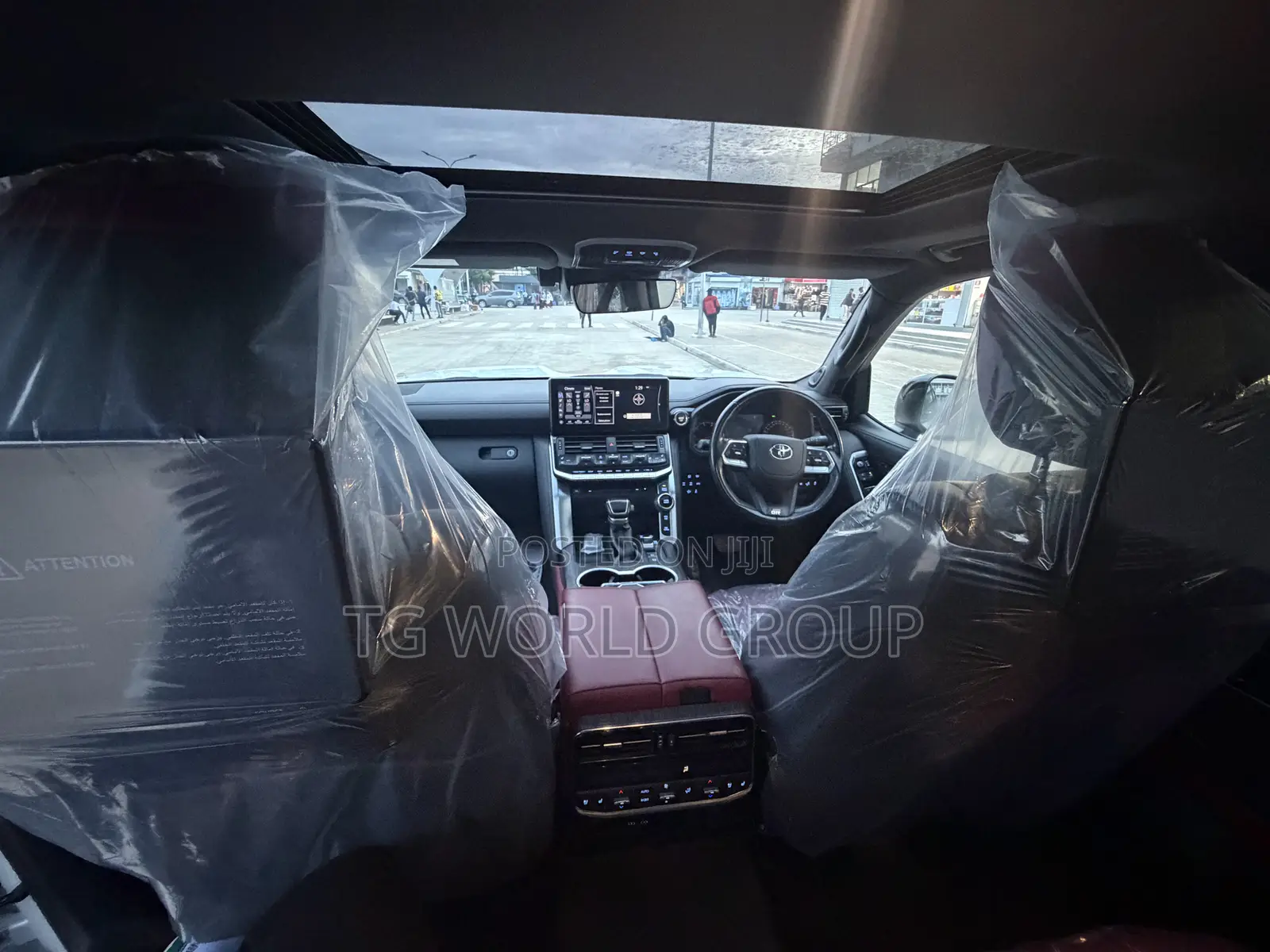 Toyota Land Cruiser LC300 2024 White