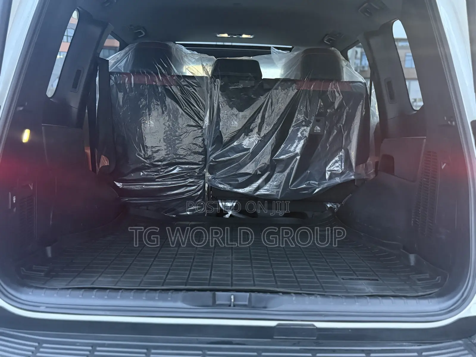 Toyota Land Cruiser LC300 2024 White