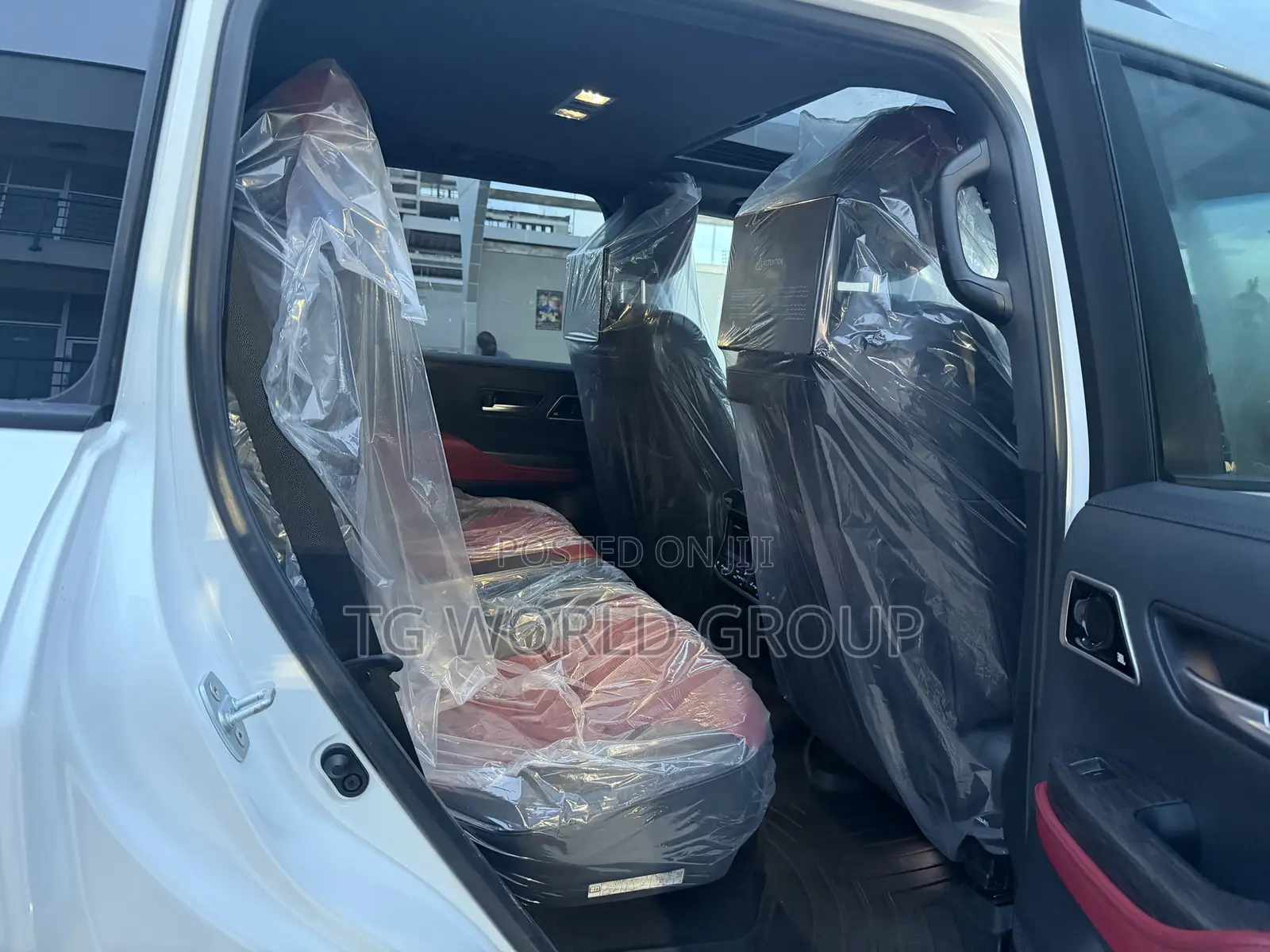 Toyota Land Cruiser LC300 2024 White