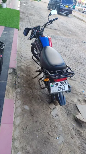 Yamaha Crux 2026 Red