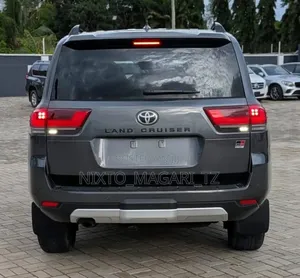 Toyota Land Cruiser 2024 Gray