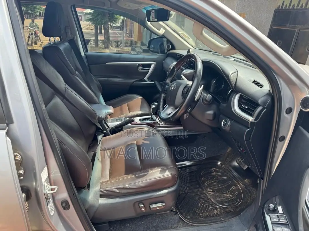 Toyota Fortuner 2.8 D AWD 2019 Silver