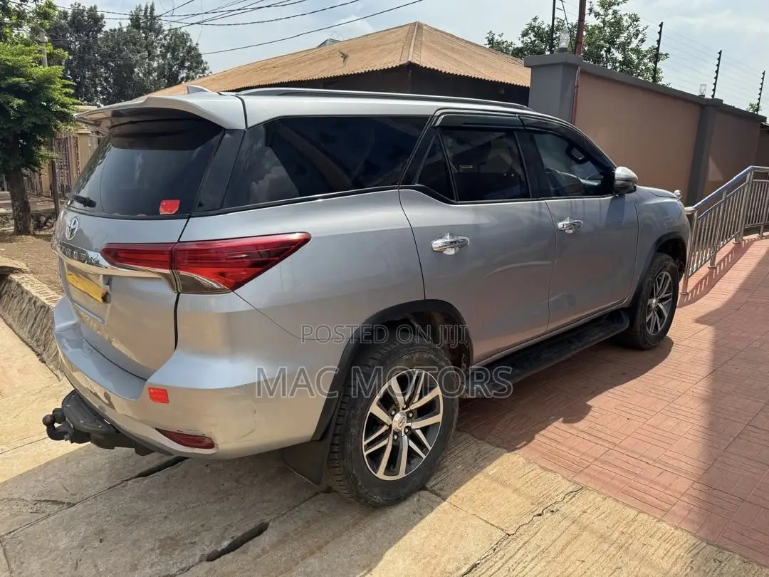 Toyota Fortuner 2.8 D AWD 2019 Silver