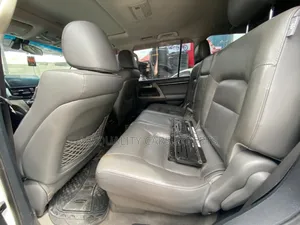 Toyota Land Cruiser 2017 Pearl