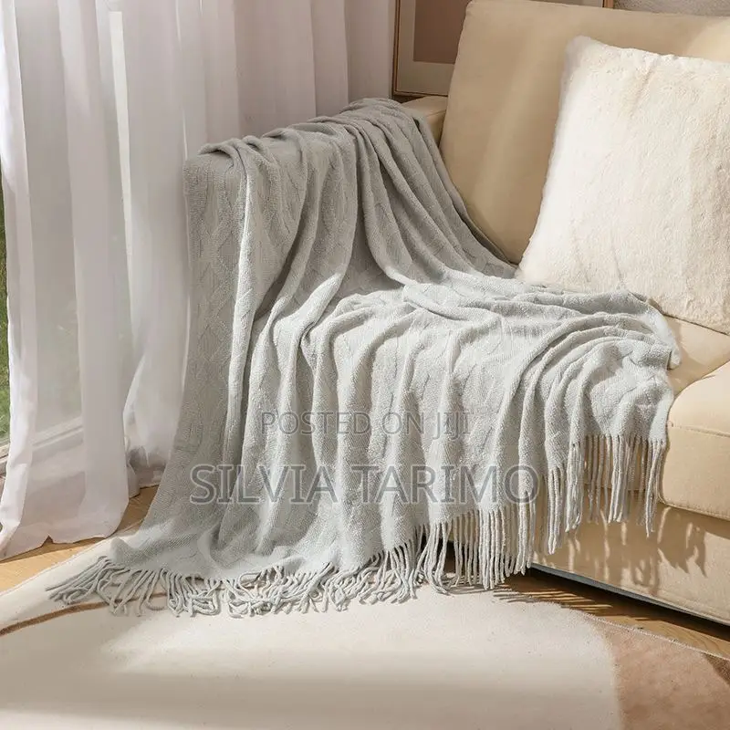 Luxury Sofa Throw Blanket With Matching Cushion – Modern Design