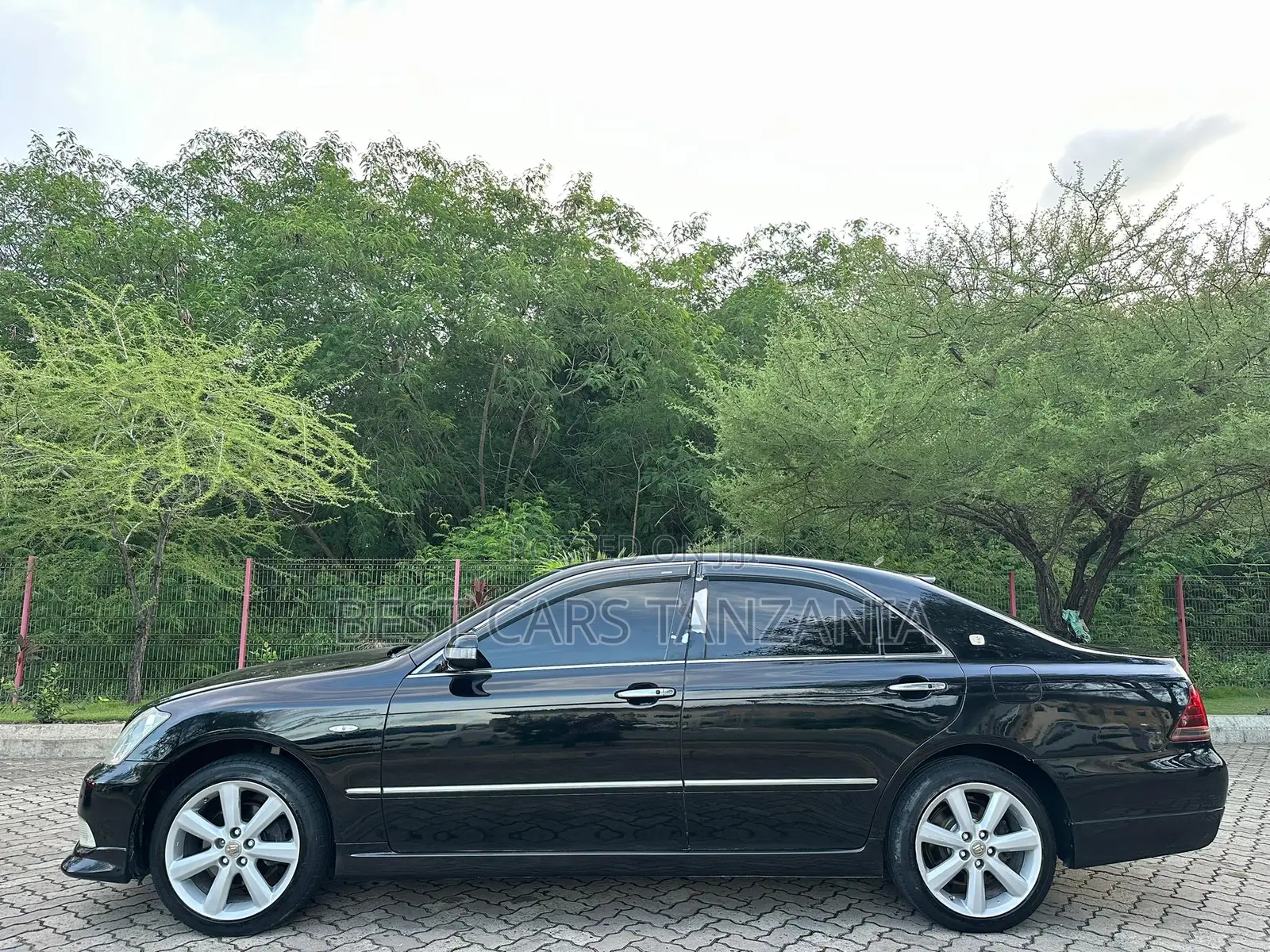 Toyota Crown 2006 Black