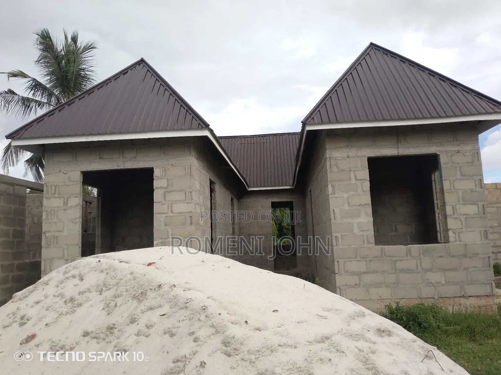 4bdrm Apartment in Tanzania Daresalaam, Ilala for sale