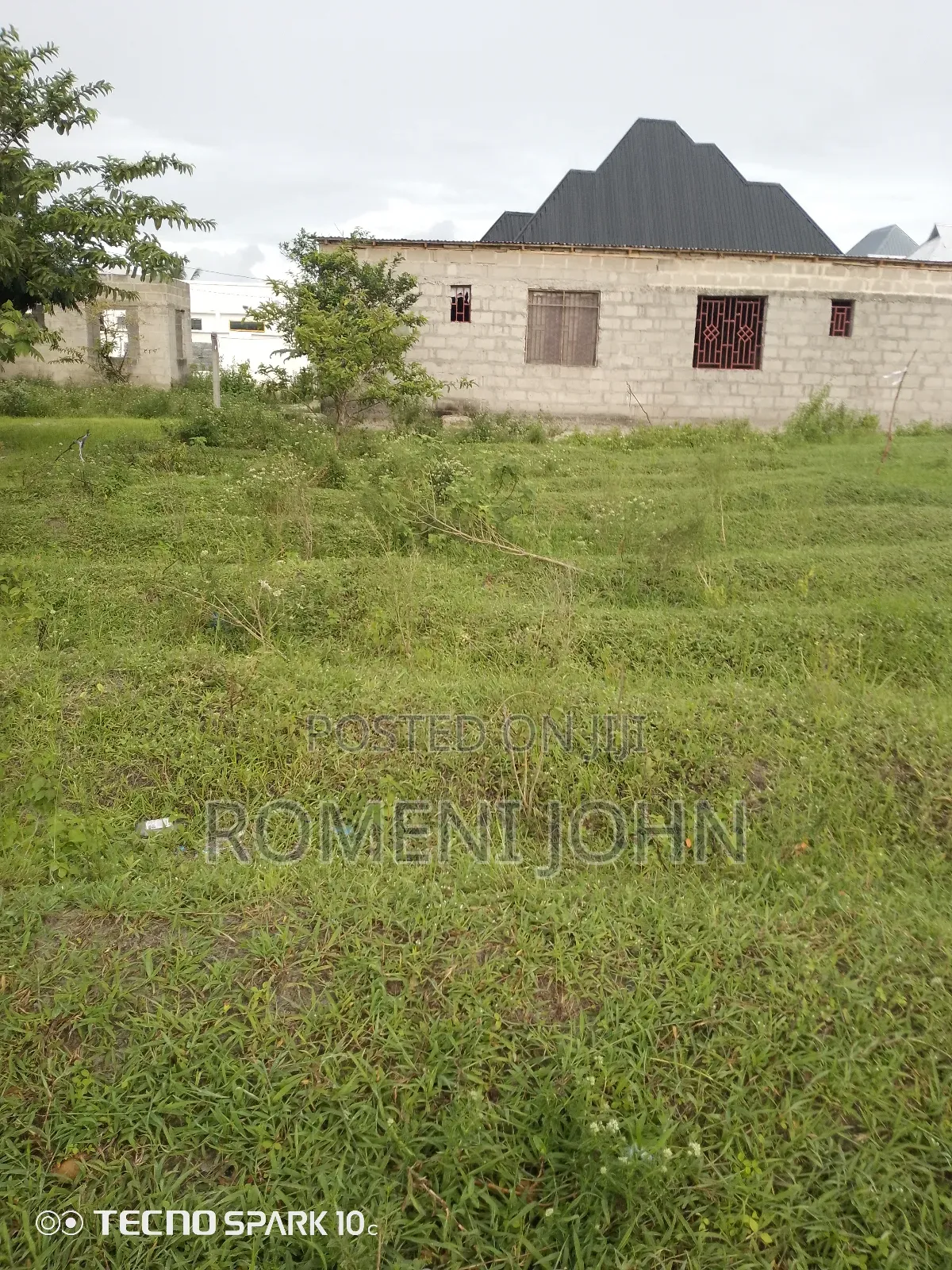 Kiwanja Mita 12 Kwa Mita 12 Kinauzwa Milioni 3.8 Majohe Viwege.