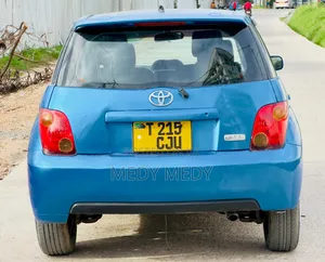 Toyota IST 2004 Blue
