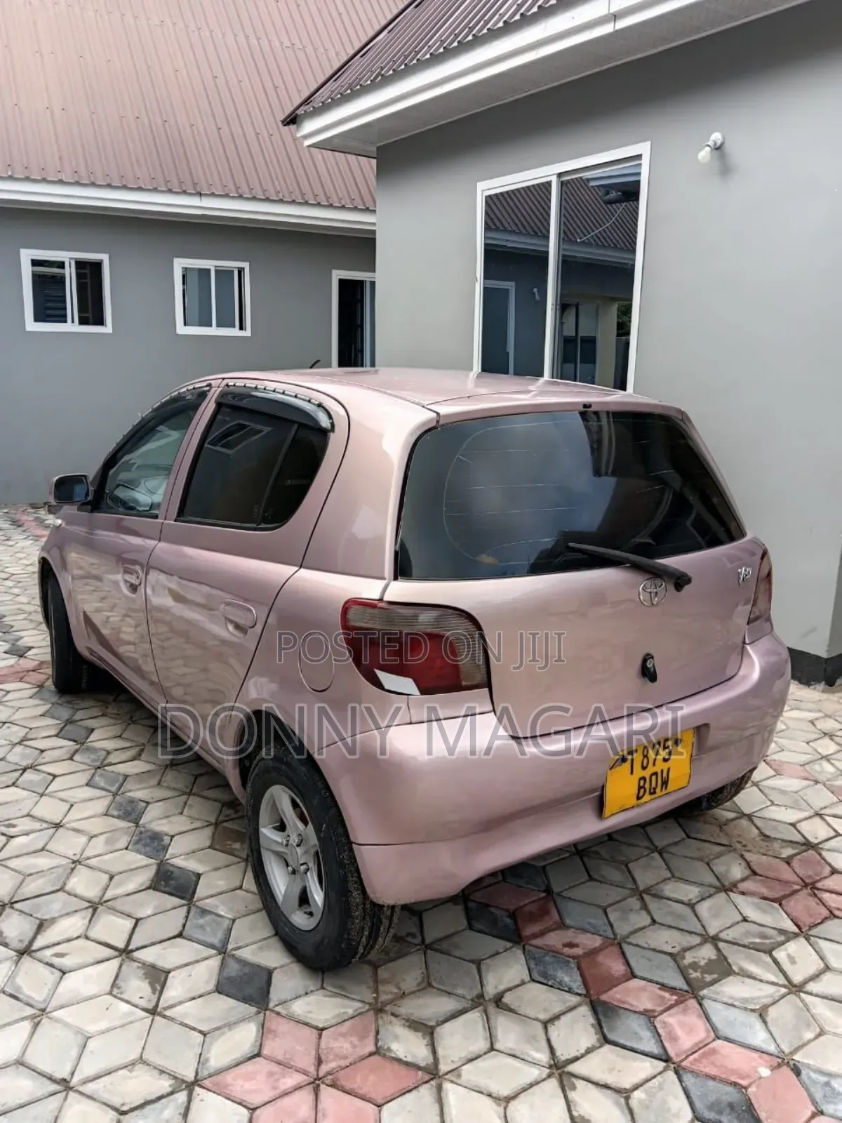 Toyota Vitz 2002 Pink