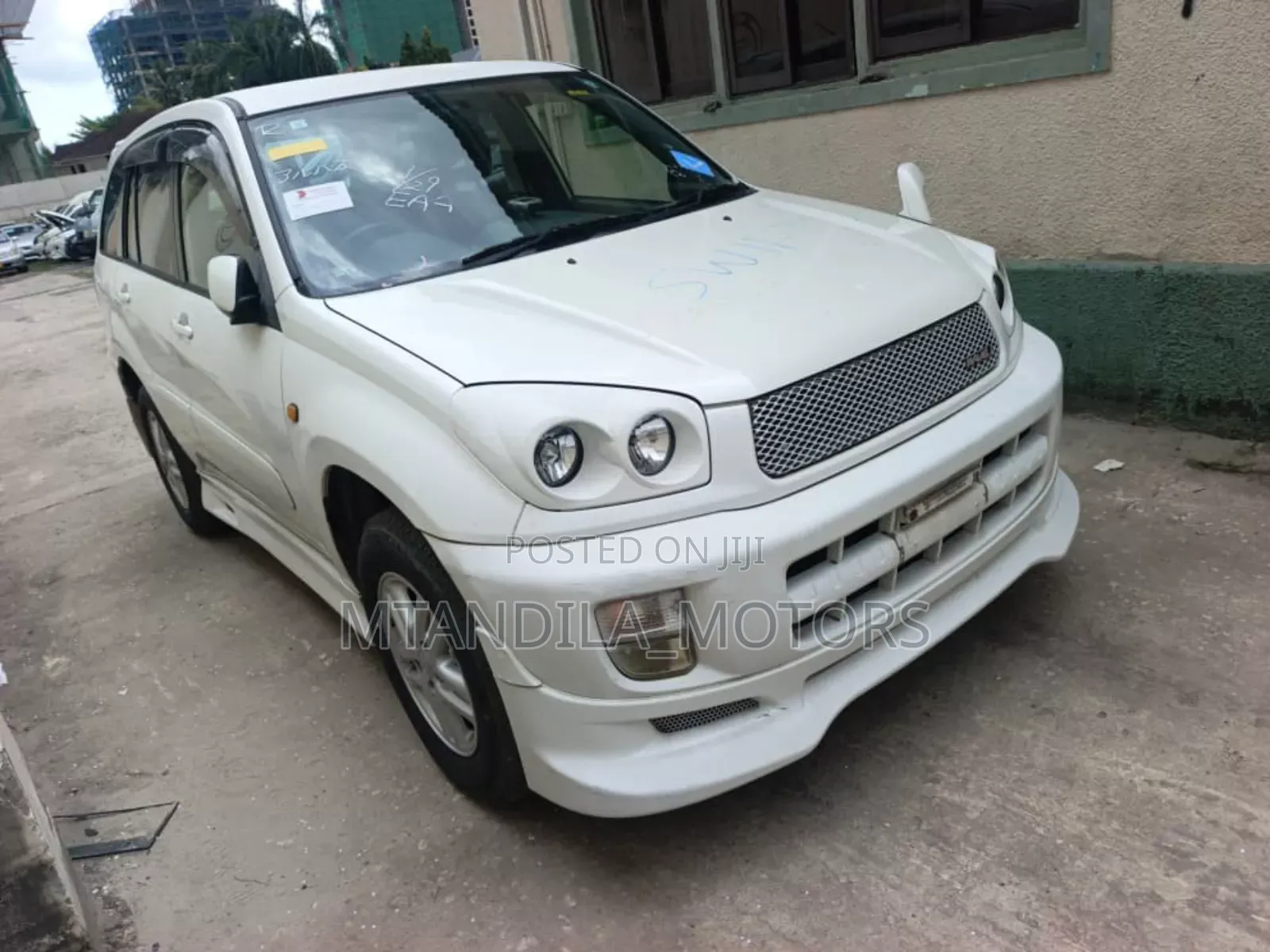 Toyota RAV4 2001 White