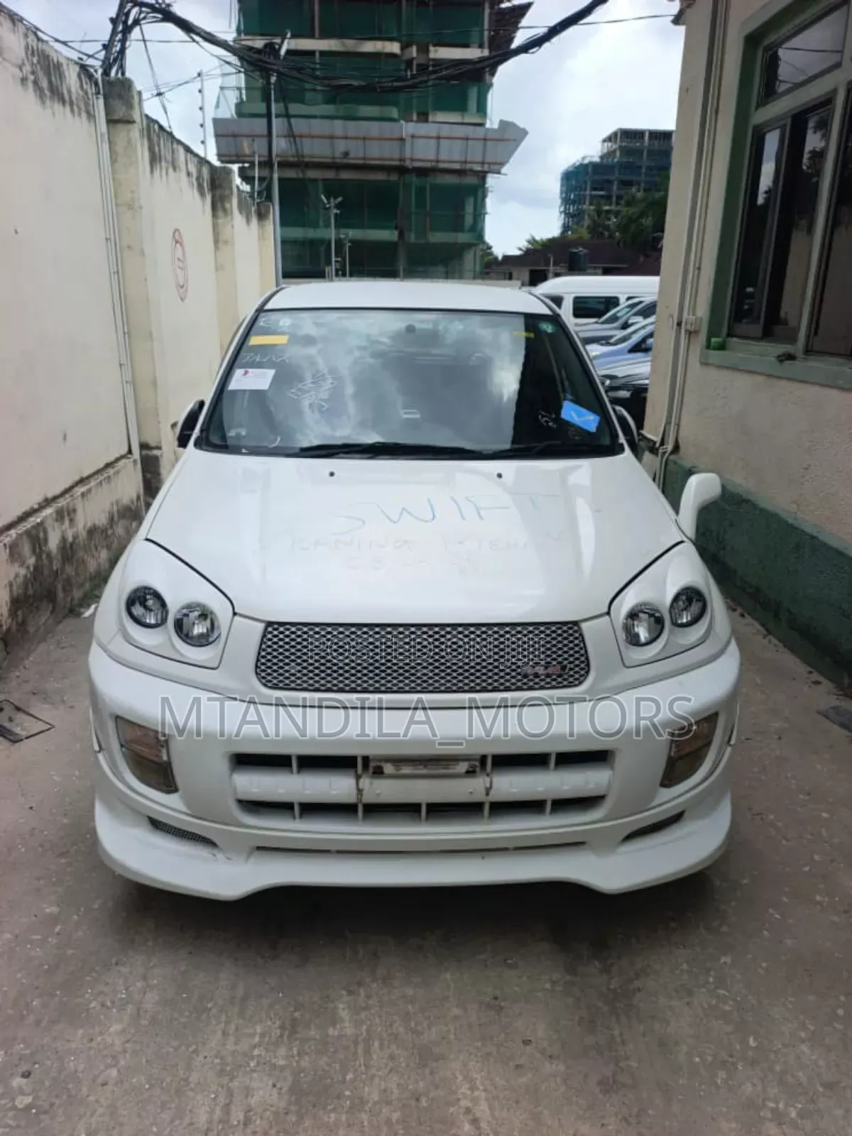 Toyota RAV4 2001 White