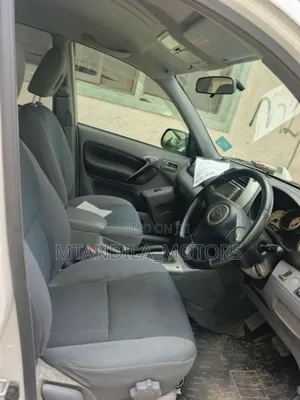 Toyota RAV4 2001 White