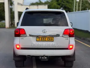Toyota Land Cruiser 2014 White