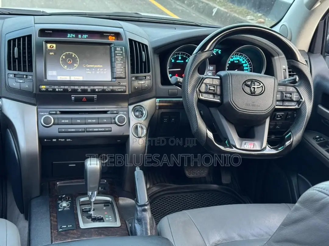 Toyota Land Cruiser 2014 White