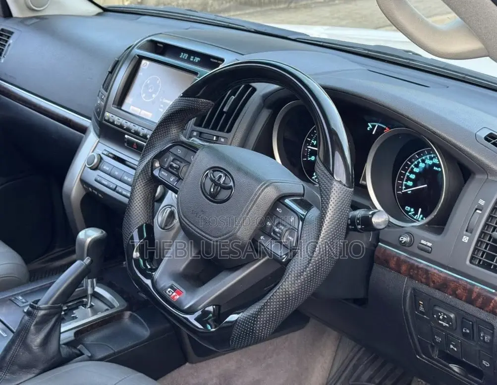 Toyota Land Cruiser 2014 White